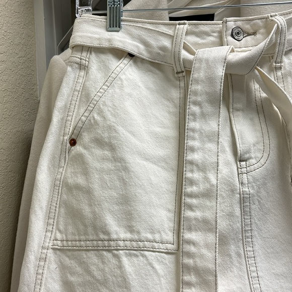 CLOSET CLEAROUT: WOMENS ABERCROMBIE WHITE JEAN SKIRT SZ 0 - Picture 2 of 4